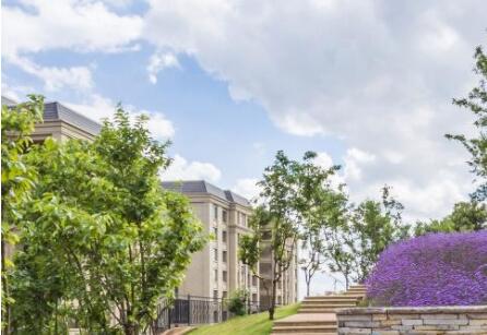 滇池康悦养老度假中心_昆明残疾人老年护理院价位多少钱,昆明孤寡老人养老院