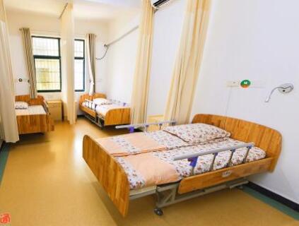 进农村养老院一个月多少钱？