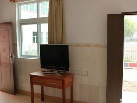 惠阳龙丰桃园养老公寓_惠州包吃包住养老院怎么样