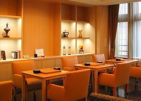 民政部：有序恢复养老机构服务秩序，哪些措施保障老人返院和家属探视？