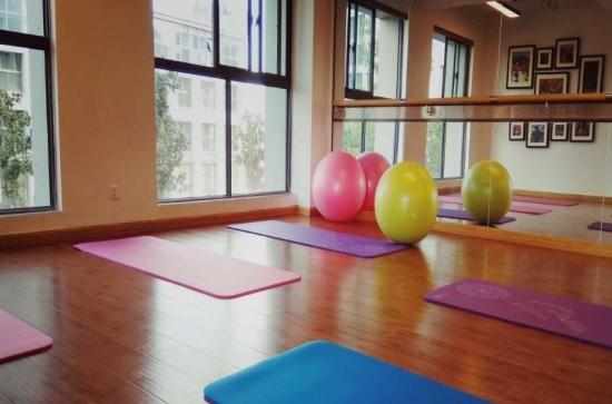 昆明协助老人吃饭散步的养老机构&mdash;&mdash;云间旅居养生公寓？