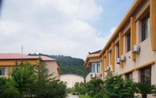 鞍山市福兴老年公寓_鞍山养老院列举几家,我想知道鞍山市养老院的价格