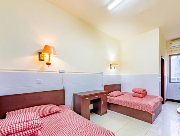 彭州市通济敬老院_成都交通方便老年护理院一般多少钱费用