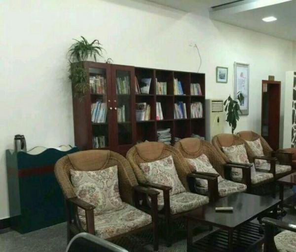 崇州市崇阳街道北楸社区日间照料中心_成都交通方便老年护理院一般多少钱费用