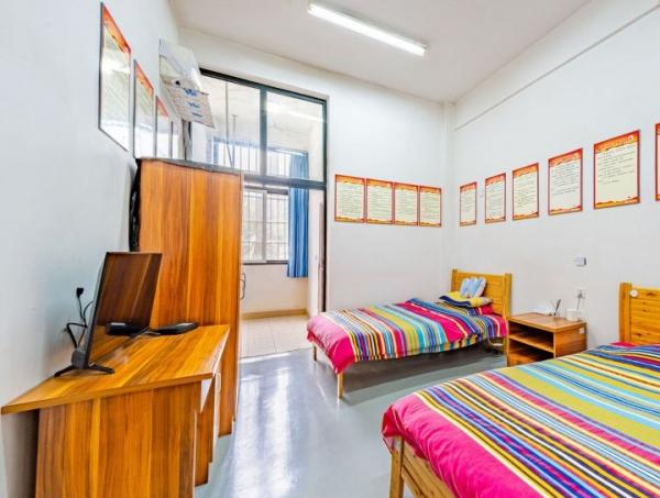 彭州市隆丰敬老院_成都瘫痪老人养老院介绍几家,成都治疗瘫痪医院哪里好